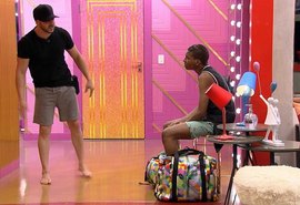 Lucas Penteado arruma as malas e tenta entrar no Confessionário