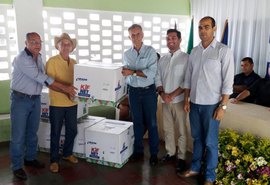 Governo de Alagoas entrega kits de irrigação e alevinos a produtores de São José da Laje