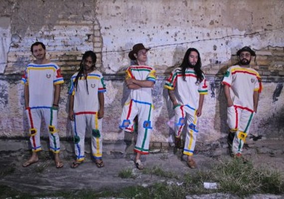 Banda de Arapiraca, Quiçaça, disponibiliza show gratuito no Youtube