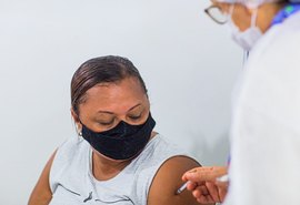 Arapiraca vacina pessoas com 37 anos a partir desta quarta-feira (07)