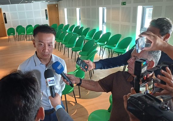 A convite de Ronaldo Medeiros, membro de Embaixada explica relações Brasil-China