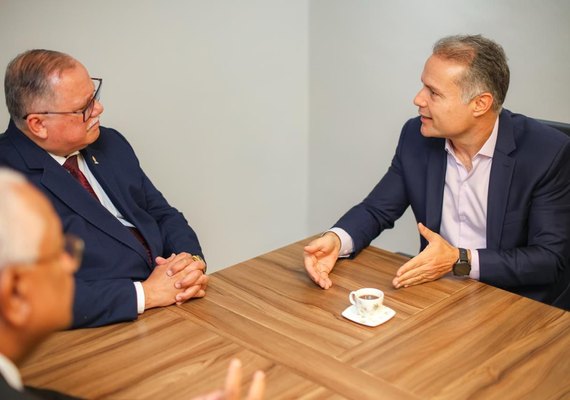 Renan Filho é recebido por liderança da Assembleia de Deus e destaca papel social da igreja em Alagoas