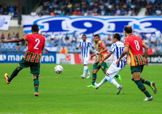CSA e Sampaio Corrêa se enfrentam neste sábado (10)