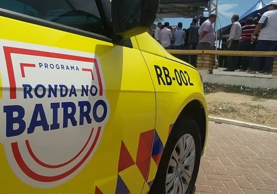Suspeito de furtos tenta fugir pelo mar e é preso na Ponta Verde, Maceió