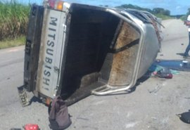 Capotamento de caminhonete deixa um morto e dois feridos em Maceió