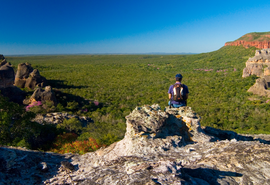 Opções por viagens solo devem aumentar em até 35% até 2030, aponta estudo