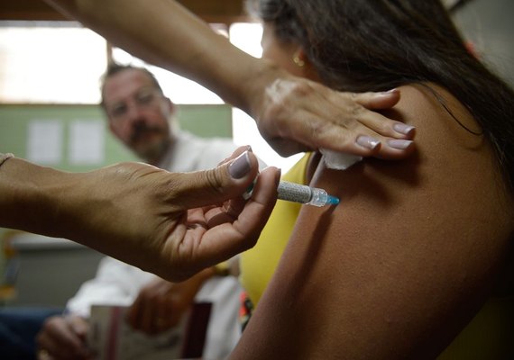 Empresas passam a informar trabalhadores sobre cânceres e vacinas