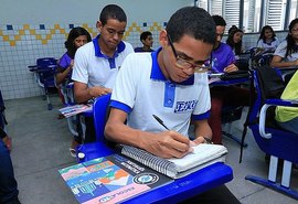 Mesmo com decisão do TJ, Renan Filho afirma que aulas presenciais não serão retomadas