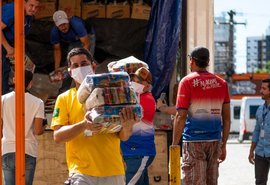 Equatorial anuncia doação de 10 toneladas de alimentos para ambulantes de Maceió