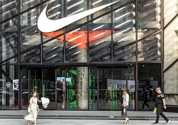 Nike é condenada por defeito em tênis de R$ 2,6 mil, em Maceió