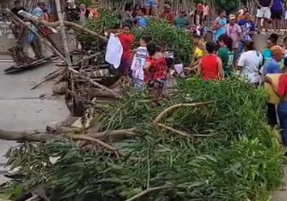 Protesto fecha BR-101 ao cobrar rápida resposta sobre sequestro de bebê
