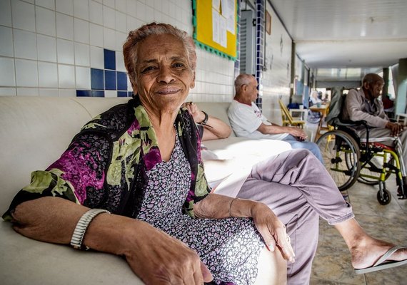 Tema da redação do Enem ajuda a debater etarismo, dizem professores 