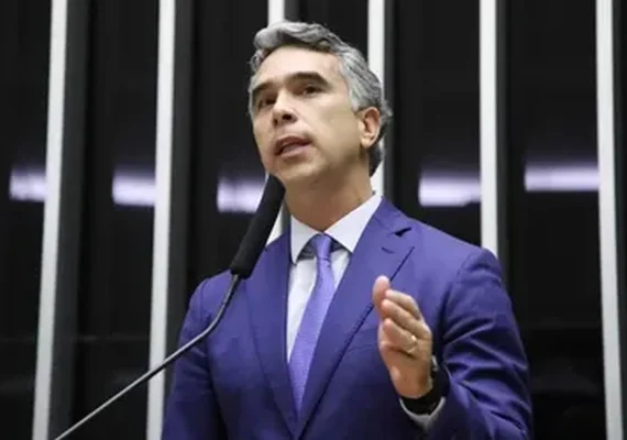 “A Prefeitura de Maceió precisa assumir responsabilidades na educação”