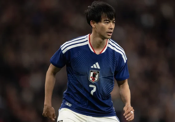 Astro do Japão atropela ciclista após avançar sinal em Tóquio