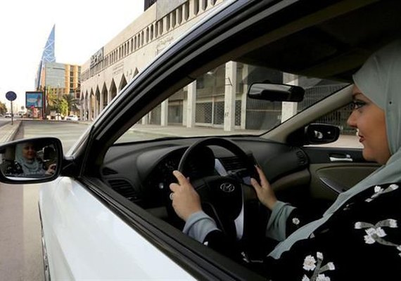 Mulheres sauditas estão livres para dirigir a partir de agora
