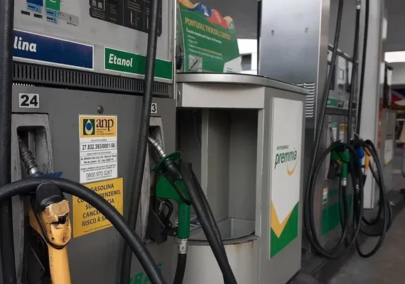 12 postos de combustíveis são autuados pelo Procon por aumento indevido; veja lista