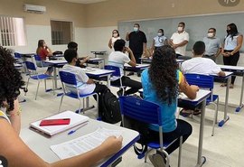 Semed leva oftamologista para diagnosticar e informar alunos em São Miguel dos Campos/AL