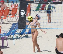 Jade Picon joga futevôlei em praia no RJ e internautas vão à loucura; veja fotos