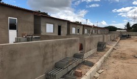 Estado assina segundo repasse de empenho para construção de casas populares no município de Carneiros