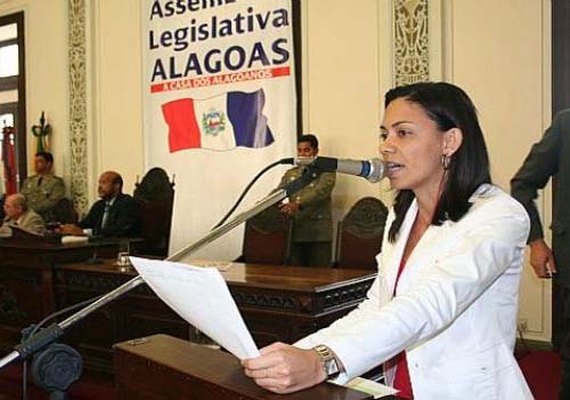Flávia Cavalcante vai disputar vaga de estadual em chapa que “elege seis”
