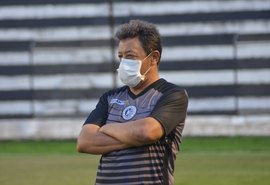 Torcida do ASA protesta pela demissão do técnico da equipe