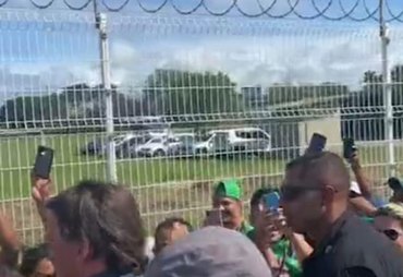 Bolsonaro desembarca no Aeroporto Zumbi dos Palmares para agenda em Maceió