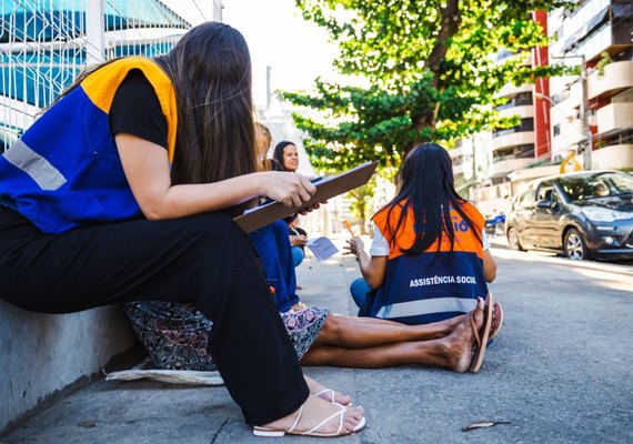 Abordagem Social realiza busca ativa e dá assistência a pessoas em situação de rua