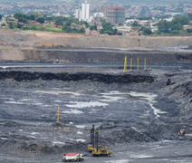 Relatório aponta que mineração no governo Bolsonaro criou 'bomba climática e anti-indigena'