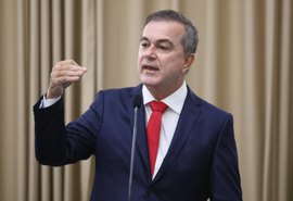 'Esse vai ficar no lixo da história' diz deputado após fala de ministro da Educação