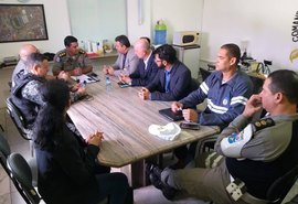 Correios e PM discutem atividade postal em áreas de risco