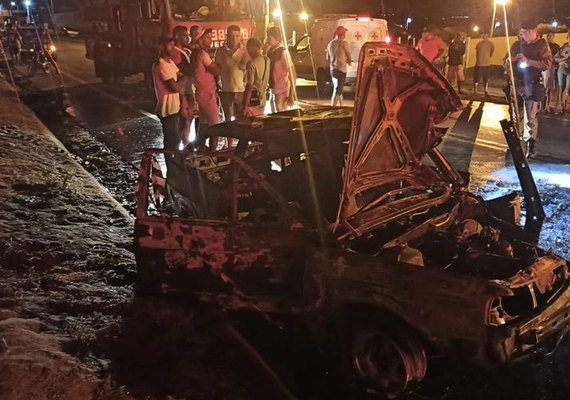 Veículo pega fogo e motociclista morre após acidente na AL-125, em Olivença