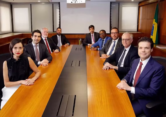 Copom mantém Selic em 15% e reforça estratégia de contenção da inflação