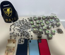 Polícia Militar apreende armas, drogas e celulares utilizados no tráfico