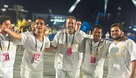 Lira e JHC desfilam pela Beija-Flor no Carnaval do Rio com homenagem a Maceió