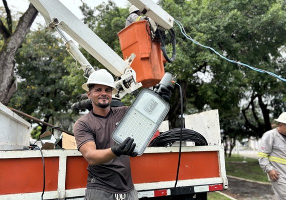 Prefeitura instala nova iluminação na Praça Sinimbu após furto