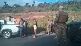 Polícia frustra transporte de armas e drogas na BR-101 e prende dois suspeitos