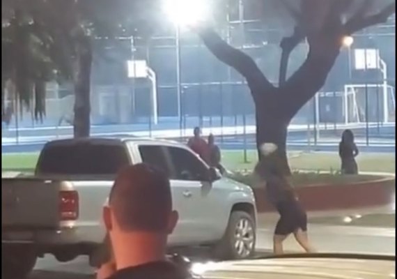 Suposta traição gera confusão em bar de Maceió e termina com veículo destruído