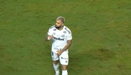 STJD suspende Gabigol por gesto obsceno contra torcedor na Vila