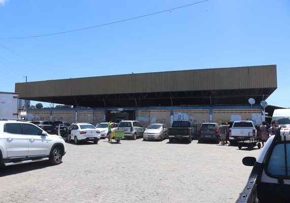 Comerciantes do Mercado da Produção de Maceió cobram reforma prometida por JHC