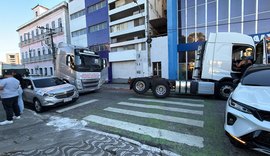 Protesto contra concessão da Ceasa bloqueia trânsito no Centro de Maceió