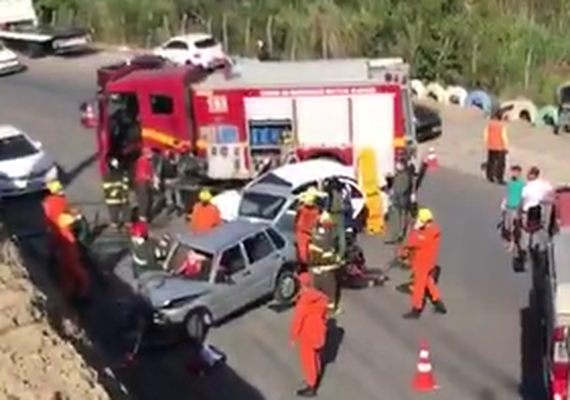 Acidente entre dois carros deixa quatro feridos em Rio Largo neste domingo