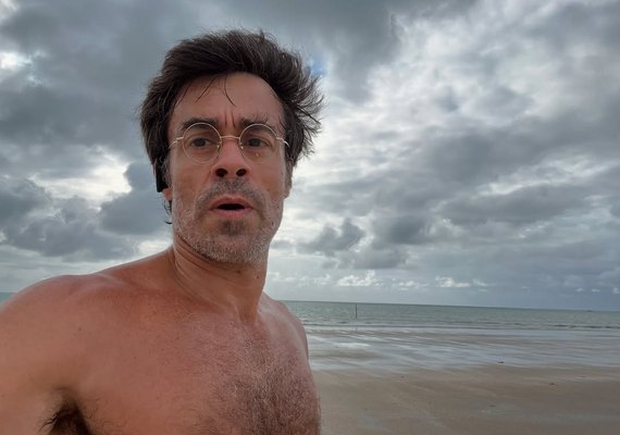 Erom Cordeiro retorna à terra natal e divulga novo trabalho em Alagoas