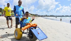 Prefeitura leva cadeiras anfíbias a evento na orla nesta sexta
