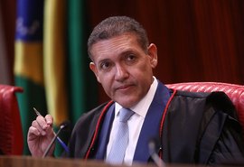Nunes Marques toma posse na presidência do TSE e comandará eleições de outubro