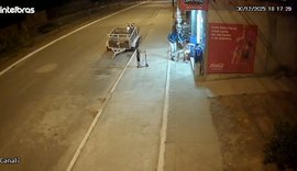 Câmeras de segurança flagram roubo de celulares em mercadinho da parte alta de Maceió