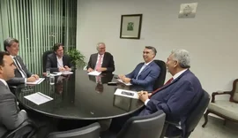 Paulão vira coordenador da bancada e define critérios para cargos federais em AL