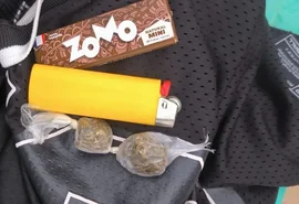 Homens são flagrados com drogas e detidos no Marco dos Corais