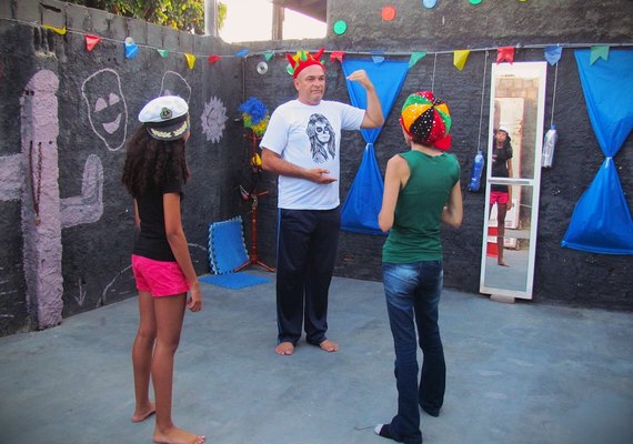 Teatro Escola Maggu abre inscrições para oficina gratuita sobre teatro de rua e cultura popular