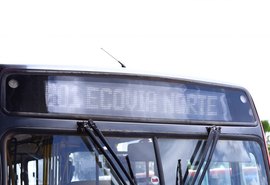 SMTT atende usuários e reforça linhas de ônibus da capital