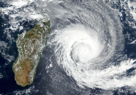 Ciclone deixa seis mortos e 44 mil desalojados em Madagáscar; veja vídeos